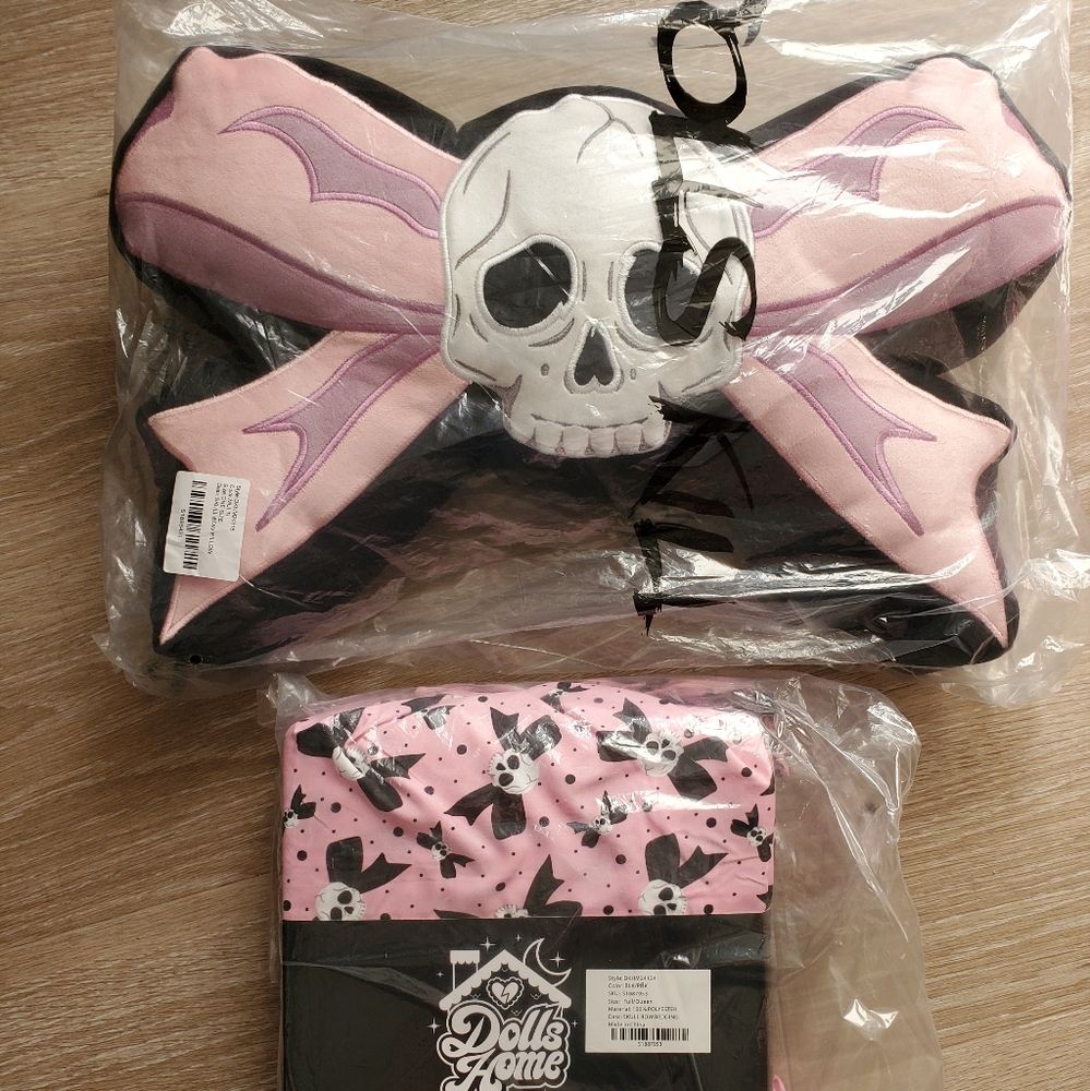 Pink and Black Skull Pillow And Sheets